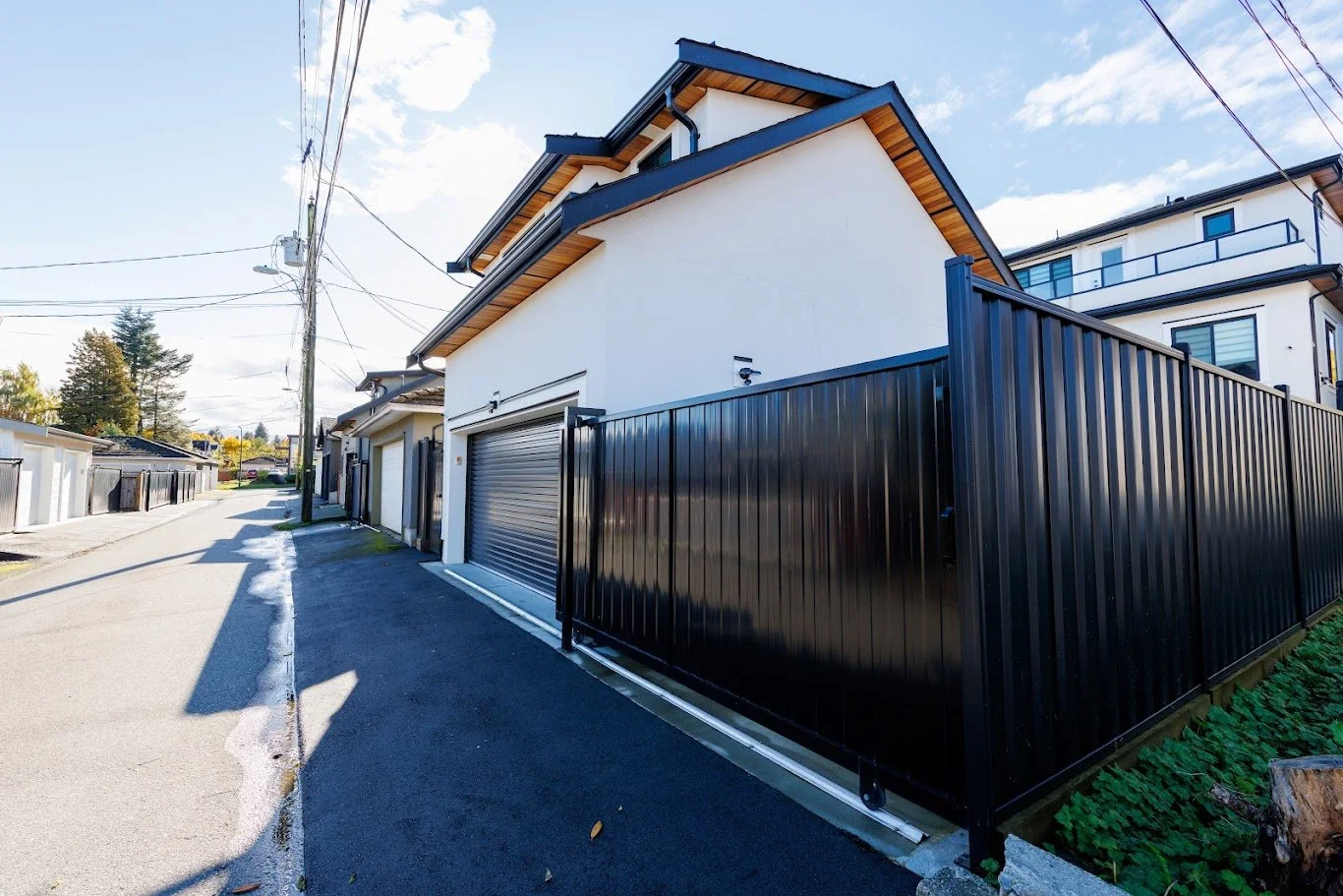 laneway looking south.JPG