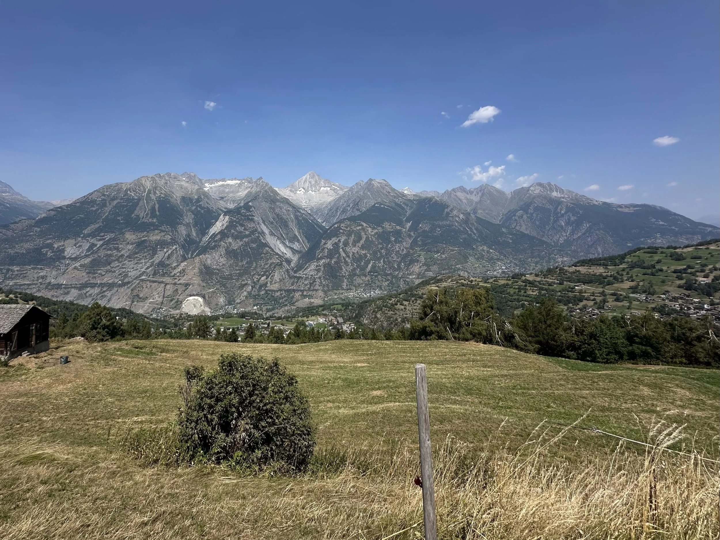 Ruhe, Natur und Aussicht - wunderschönes Chalet in Unterbäch 