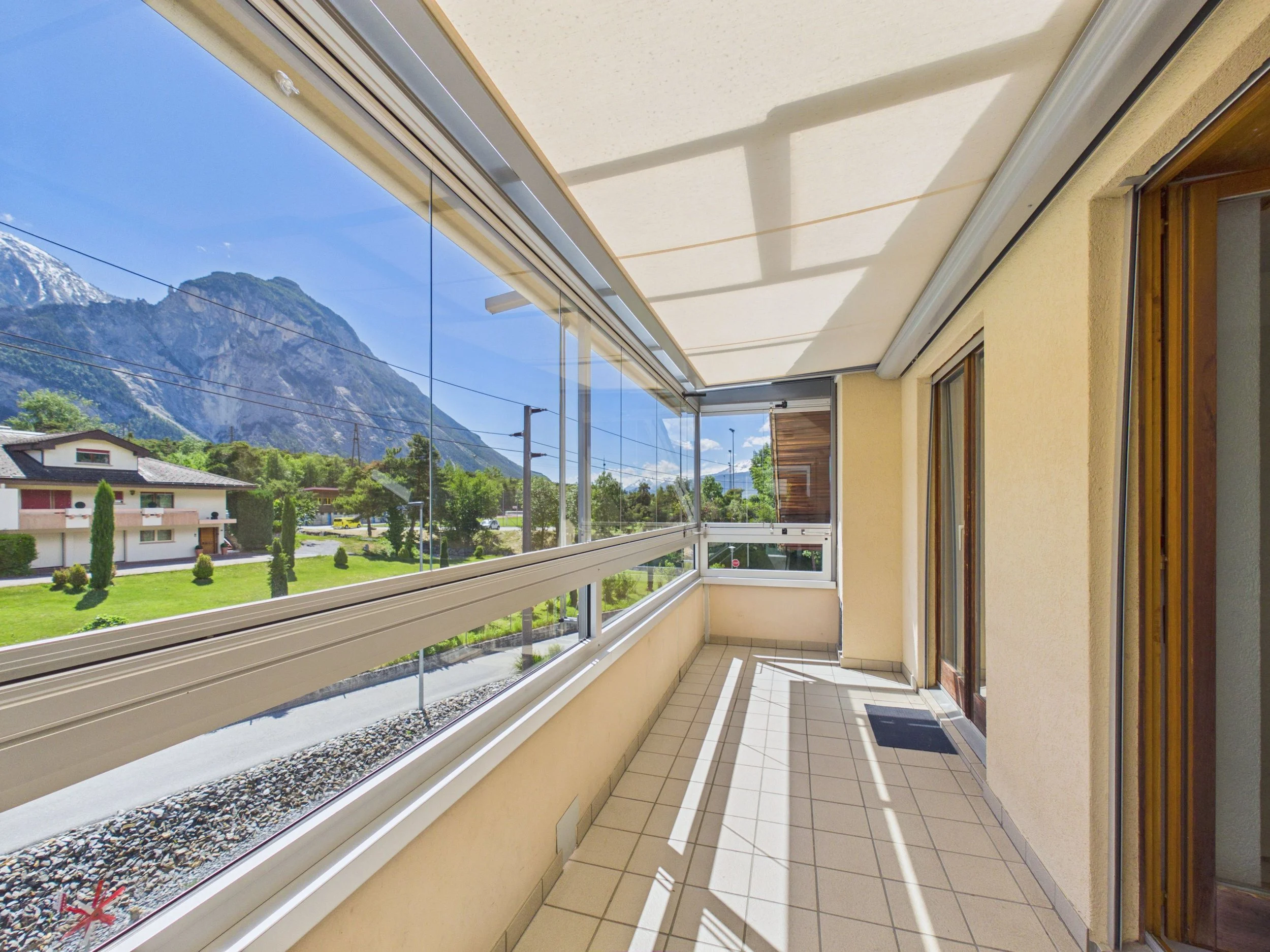 Wohnen mit Weitblick – Grosszügige 6-Zimmer-Duplex-Attikawohnung in Susten