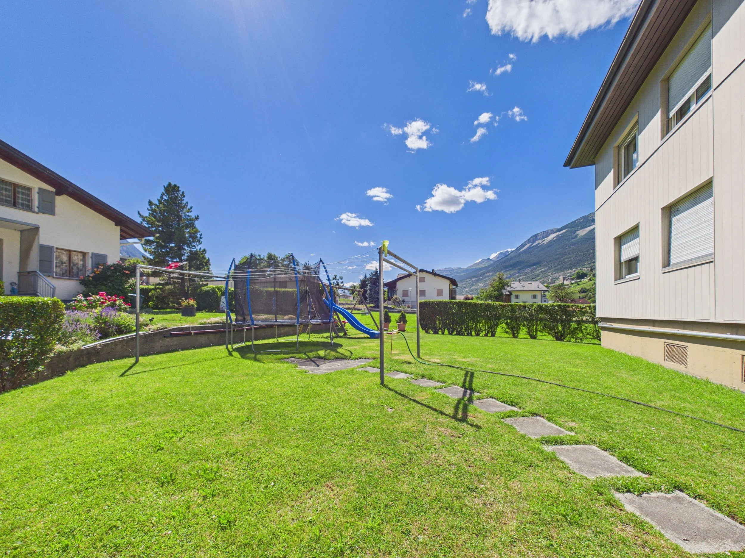 Familienfreundliche 4.5-Zimmer-Wohnung mit Balkon undtraumhafter Aussicht in Susten