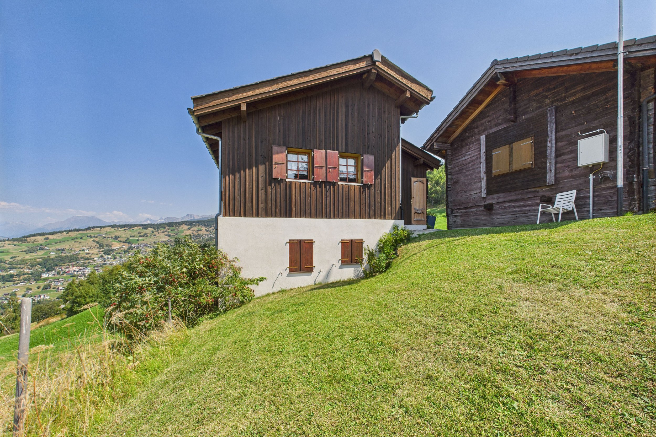Sonniges Chalet-Paradies in Unterbäch mit grosszügigem Grundstück