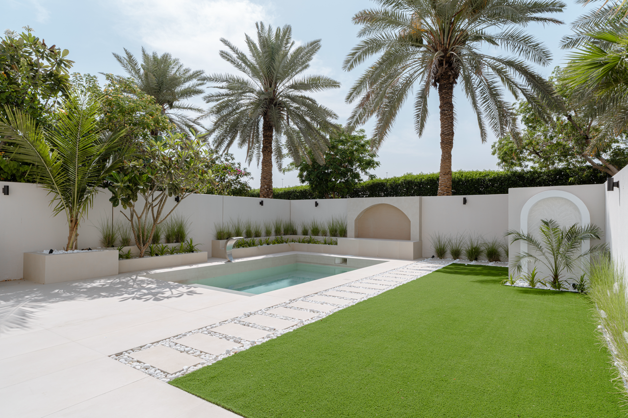 Pool, lawn and landscaped garden in an Arabian Ranches villa renovation