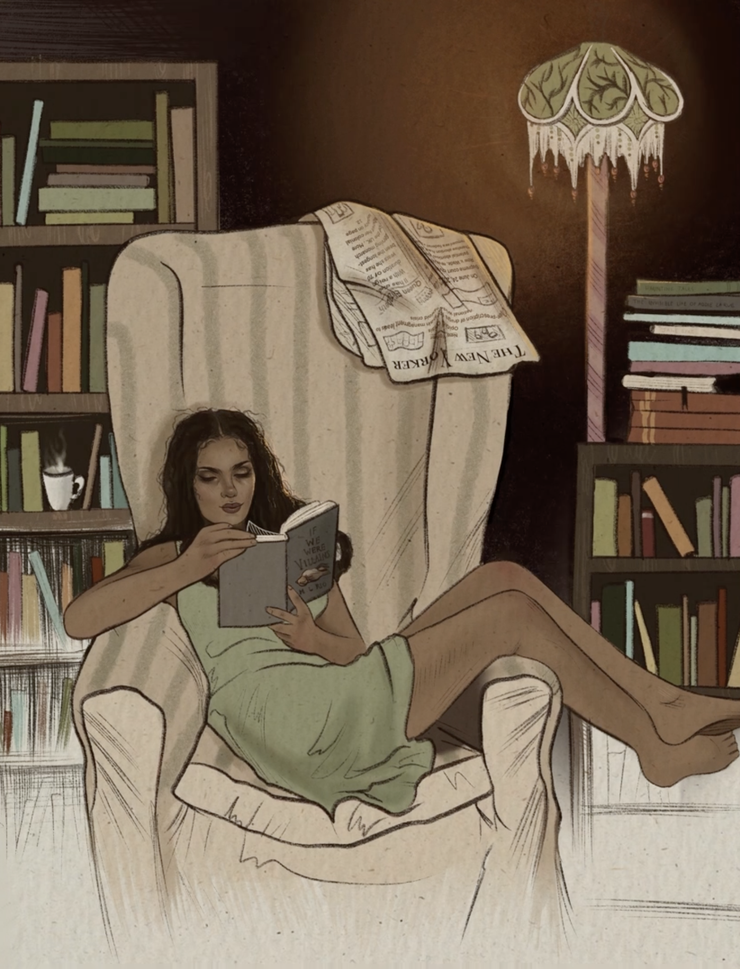 Eine junge Frau mit braunen, lockigen Haaren sitzt entspannt in einem bequemen Sessel, liest ein Buch und trägt ein grünes Kleid. Im Hintergrund sind Bücherregale mit Büchern, einer Stehlampe mit grünem Lampenschirm und einer Tasse auf einem der Regale zu sehen.