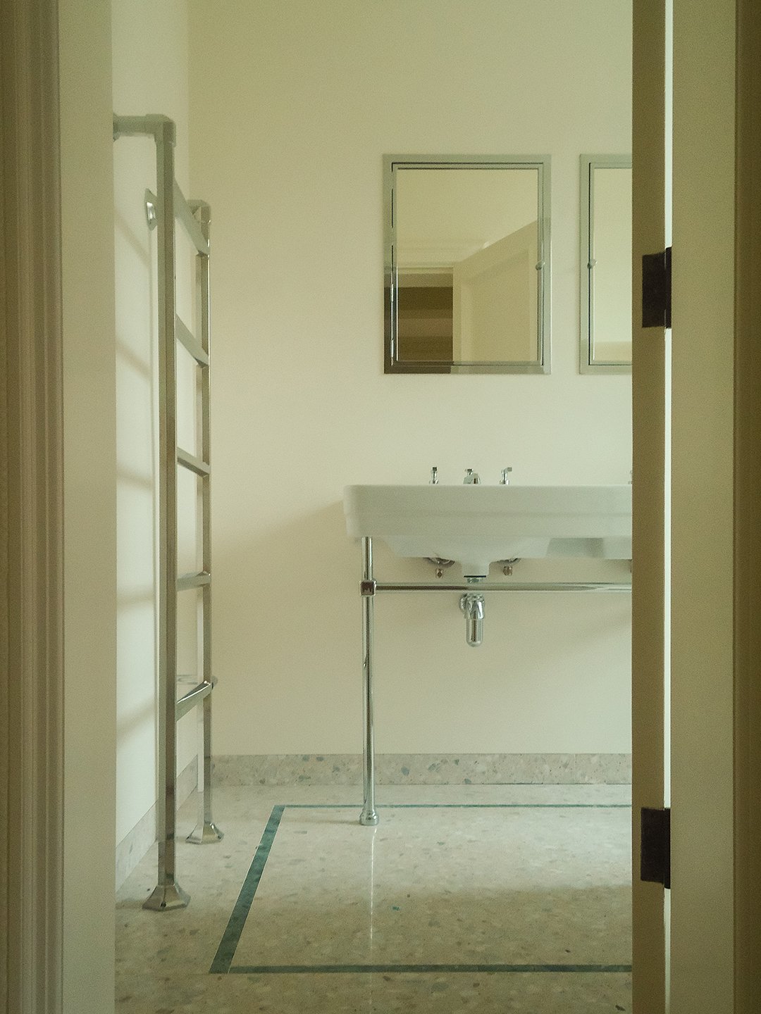 The renovation of a Beaux-Arts apartment in Marylebone