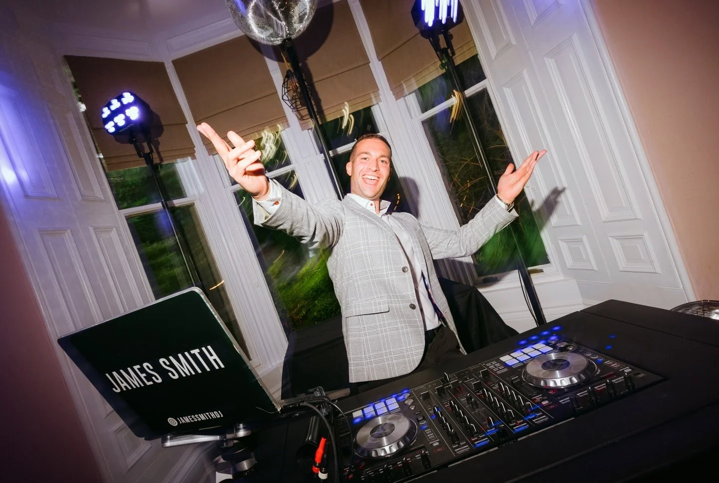 2025 over and out x

Thanks to everyone I've crossed paths with who have made this year what it was - brides, grooms, fellow suppliers, venue staff... the lot!

Here's to doing it all over again in '26🍻 

📸 
1: @lewiscannonphotography 
2: @paulgove