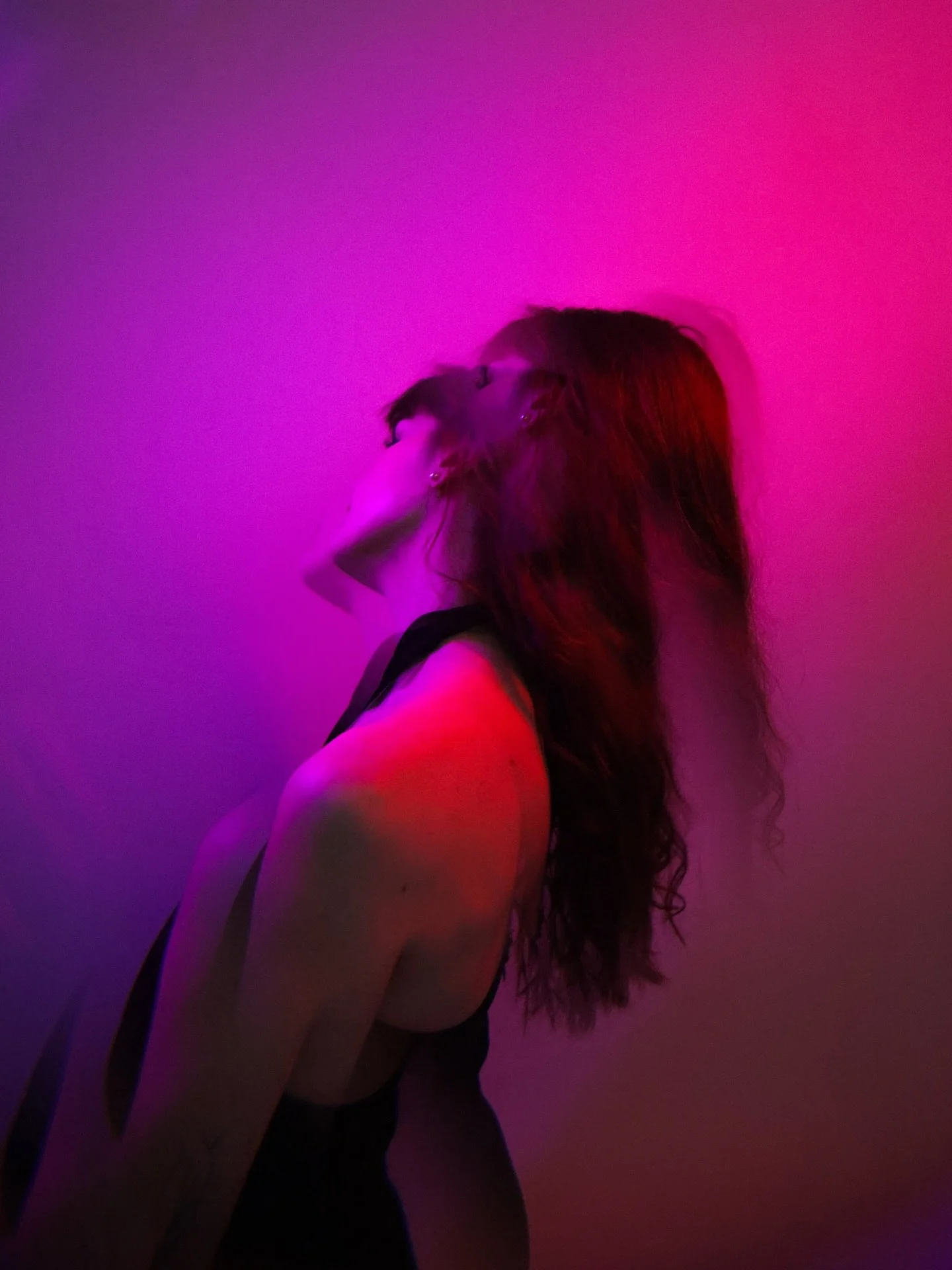 Who are you when no one&rsquo;s watching ? - Autoportrait, Avril 2026.