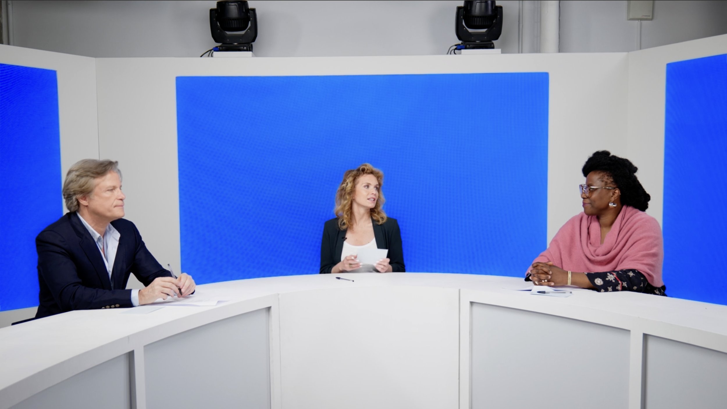 Activités de coopération internationale. Un talk-show. Des échanges.