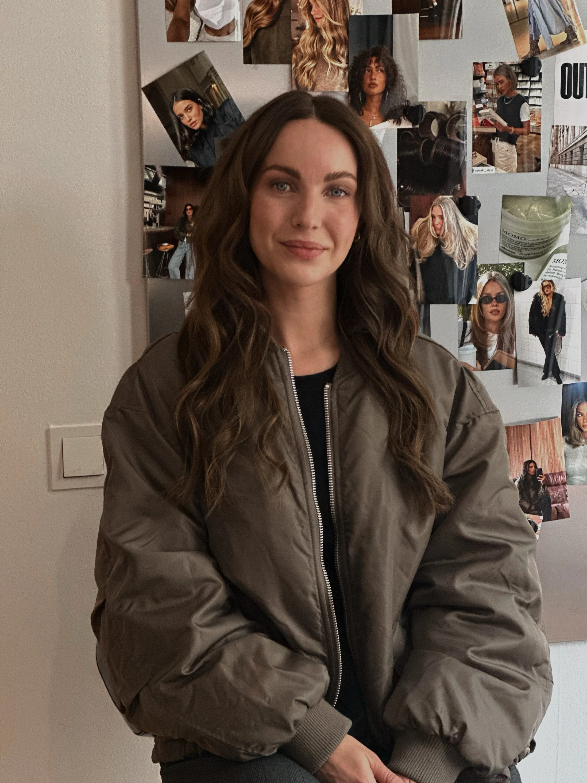 Mehr L&auml;nge - mehr Volumen. Mehr von dem Gef&uuml;hl, endlich die Haare zu haben, die man sich immer gew&uuml;nscht hat.

F&uuml;r unsere Kundin durften wir eine individuelle Haarverl&auml;ngerung mit hochwertigen @laurea.extensions umsetzen. Das