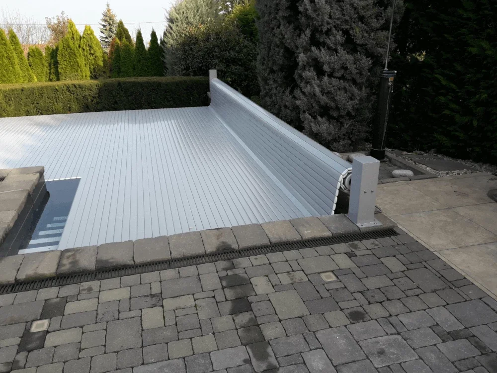 Rolós medencefedés az igazi minimalista megoldás végett