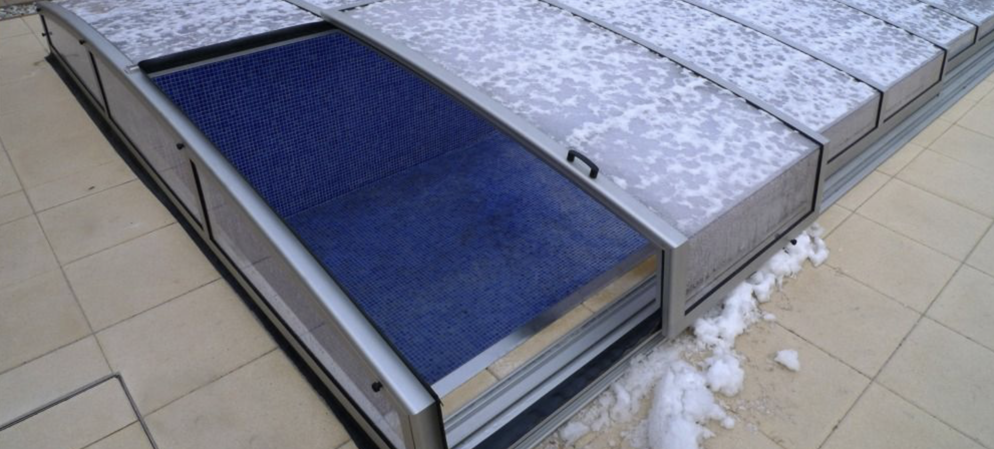 Vállaljuk a SKY típusú fedések szakszerű rögzítését és beállítását az ország egész területén, meglévő medencékhez is