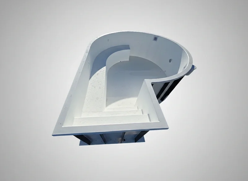 Egyedi műanyag medence – L-alakú design medence a Te igényeid szerint