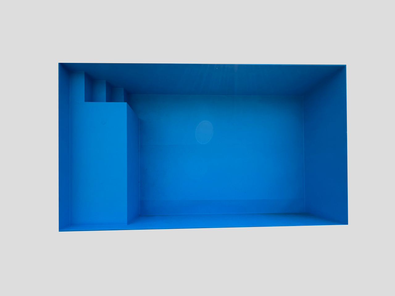 6x3 méteres szögletes műanyag medence merevfalú szerkezettel és belső lépcsővel.