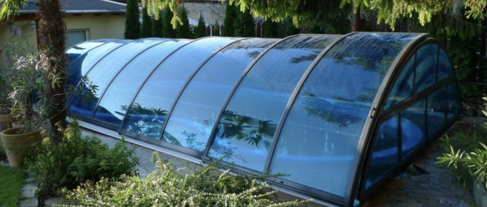 CLASSIC medencefedés stabil, íves alumínium vázszerkezete és rögzítése