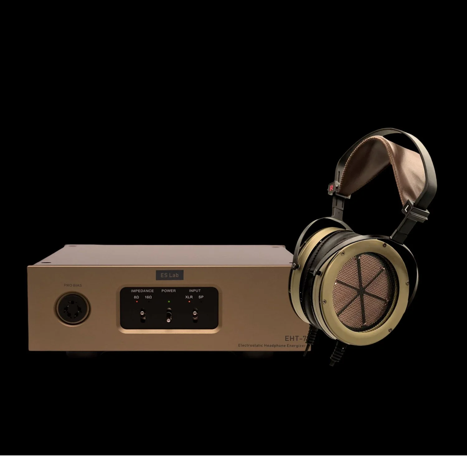 ES Lab EHT-7 2 avec casque 2.jpg