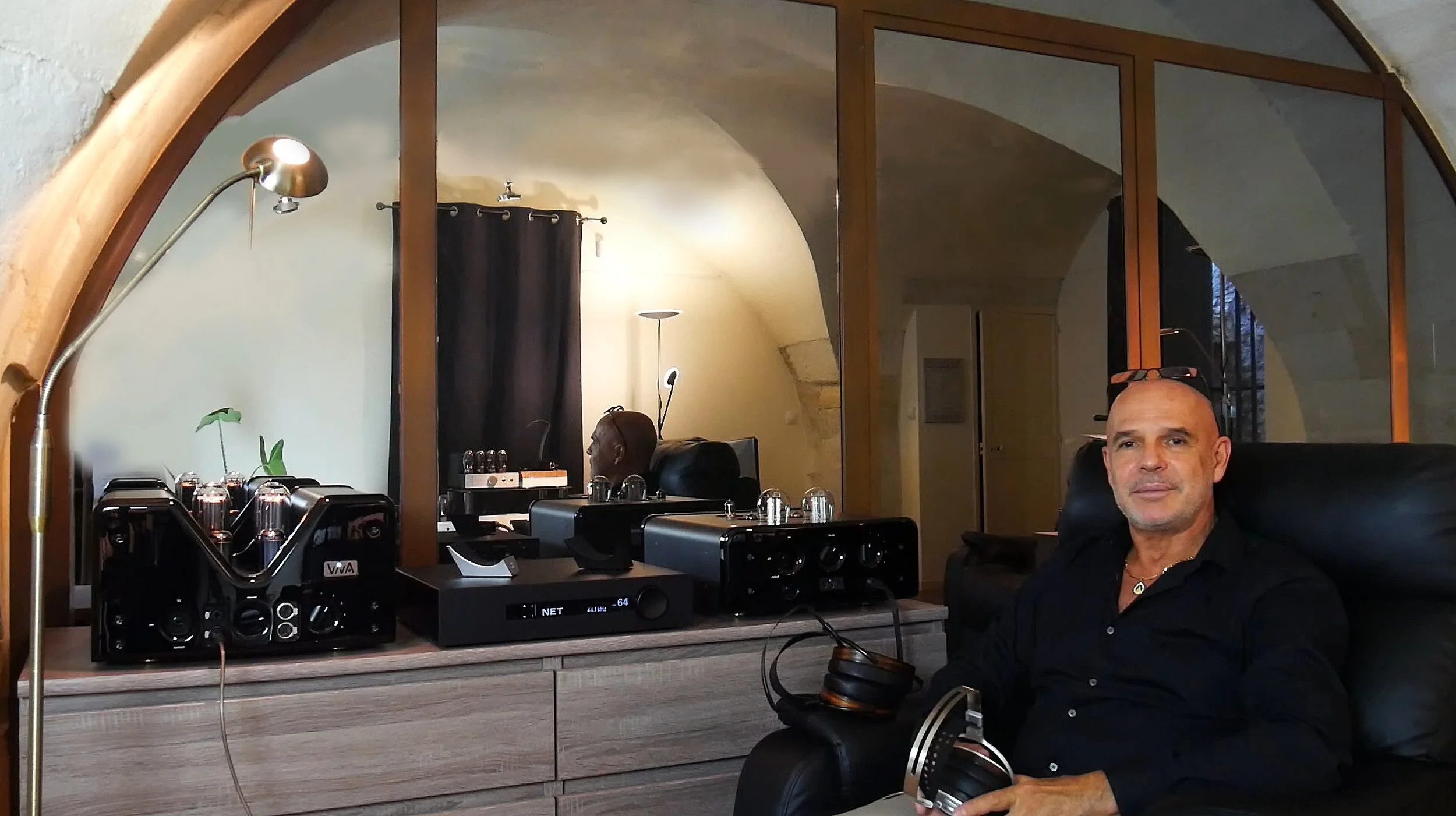 Picture-About-HeadphonesPrestige