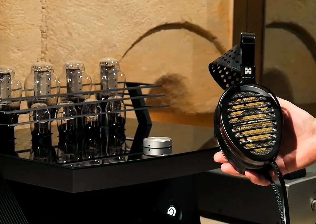 Shangrila tenu à la main.jpg