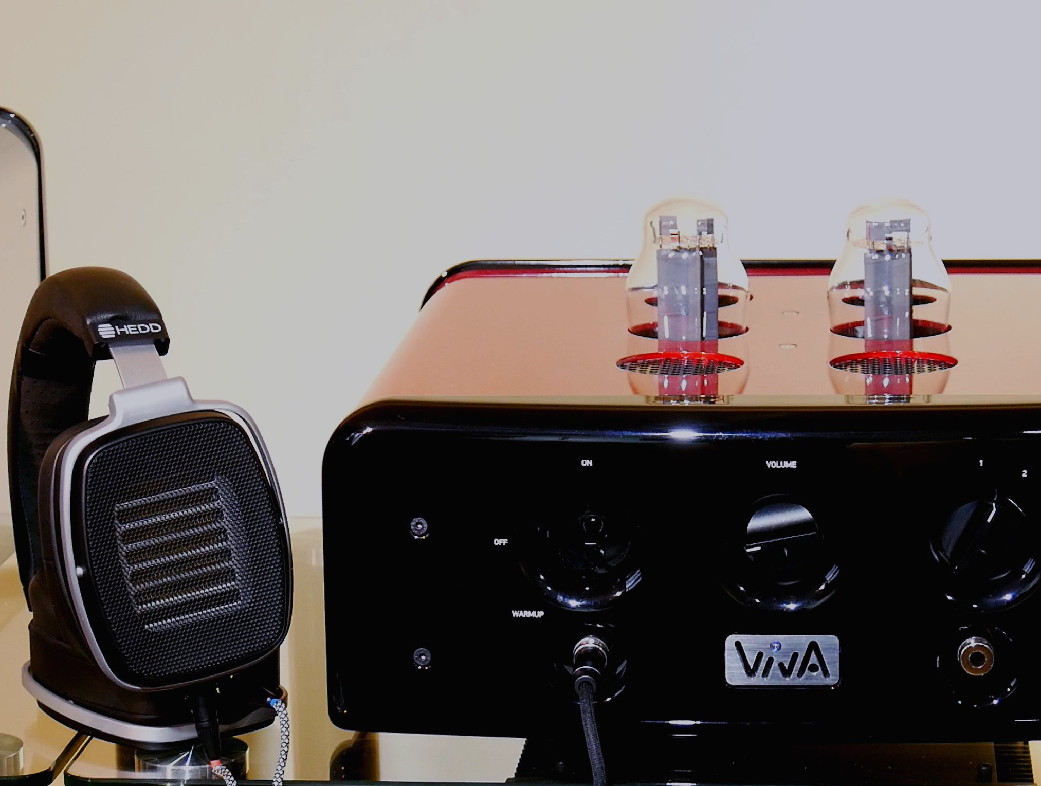 Viva 2A3 amplifier and HEDD Phone.jpg