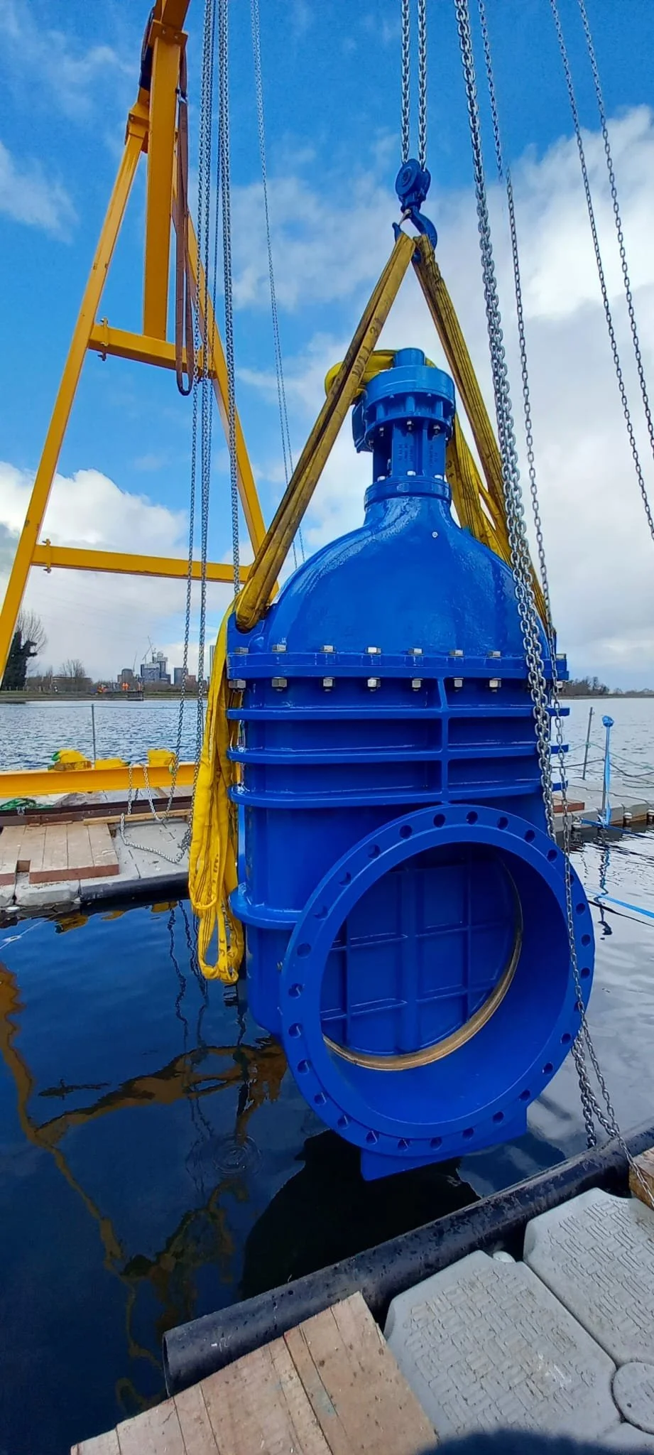 2.5 tonne valve ready for installation by our MMP divers