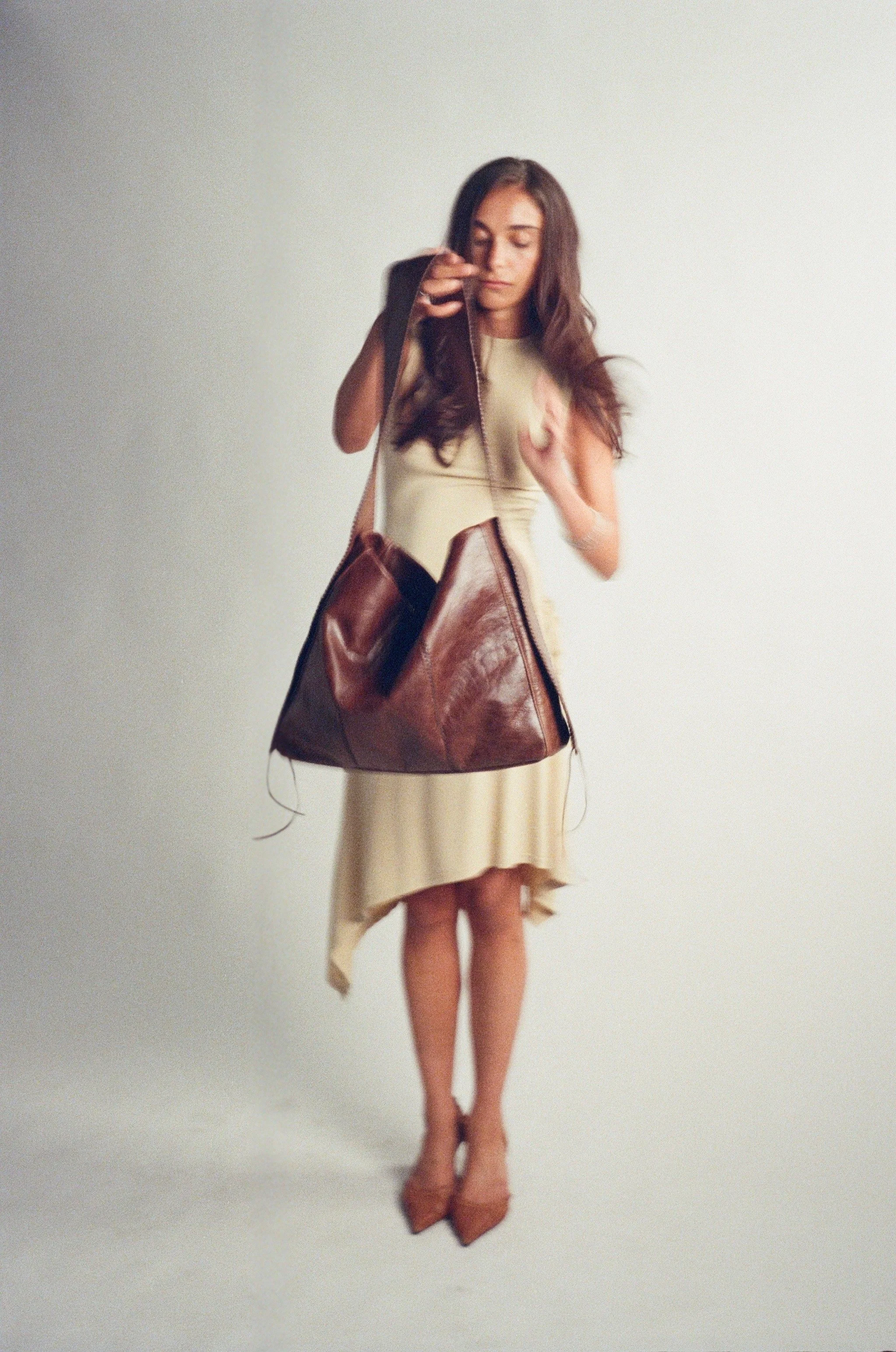 Lilly scene with the Sol bag in the colour chestnut.