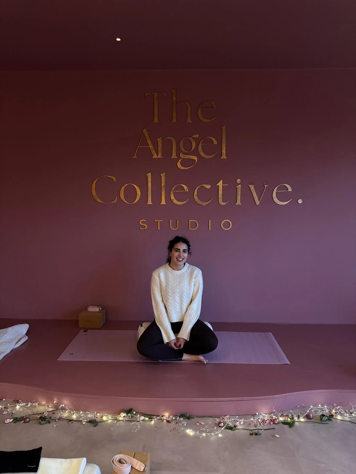 Join me at the Angel Collective on Thursdays at 6.30pm and Fridays at 12.30pm for a grounding, strengthening flow 💕