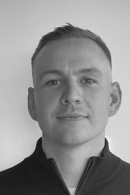 Karl Elí Karlsson sálfræðingur hjá Sálfræðiklíníkinni – svarthvít portrettmynd