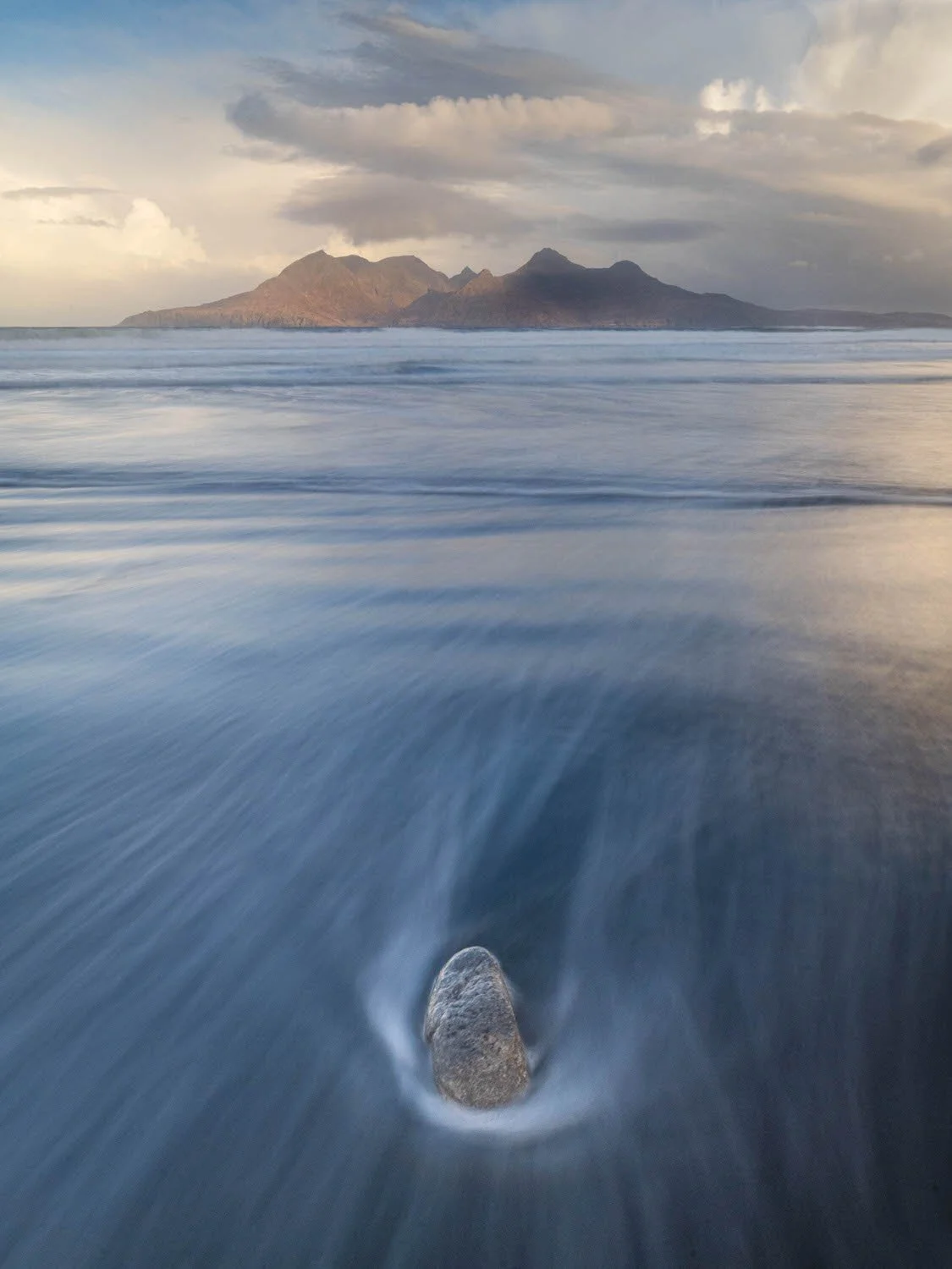 Laig Bay, Isle of Eigg 

  Water + Edges, Atmosphere + Light  	