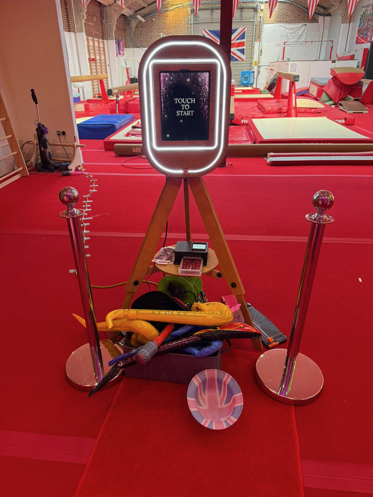 sunny-smile-booths-selfie-pod-15.png