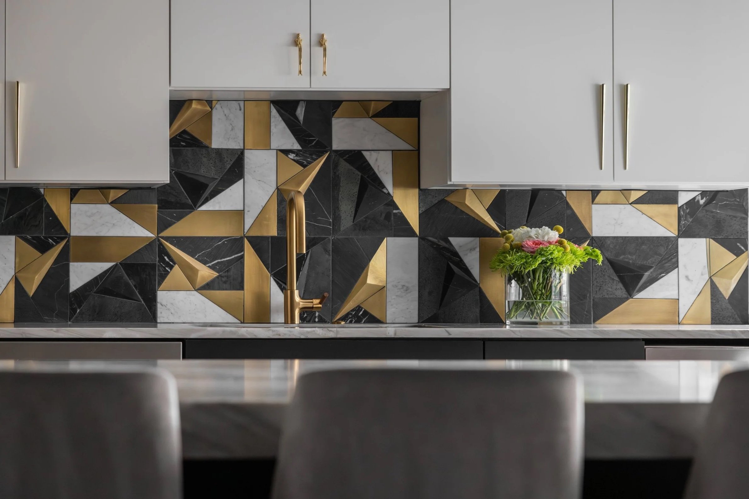 04-basement-bar-geometric-brass-marble-tile-backsplash.jpg