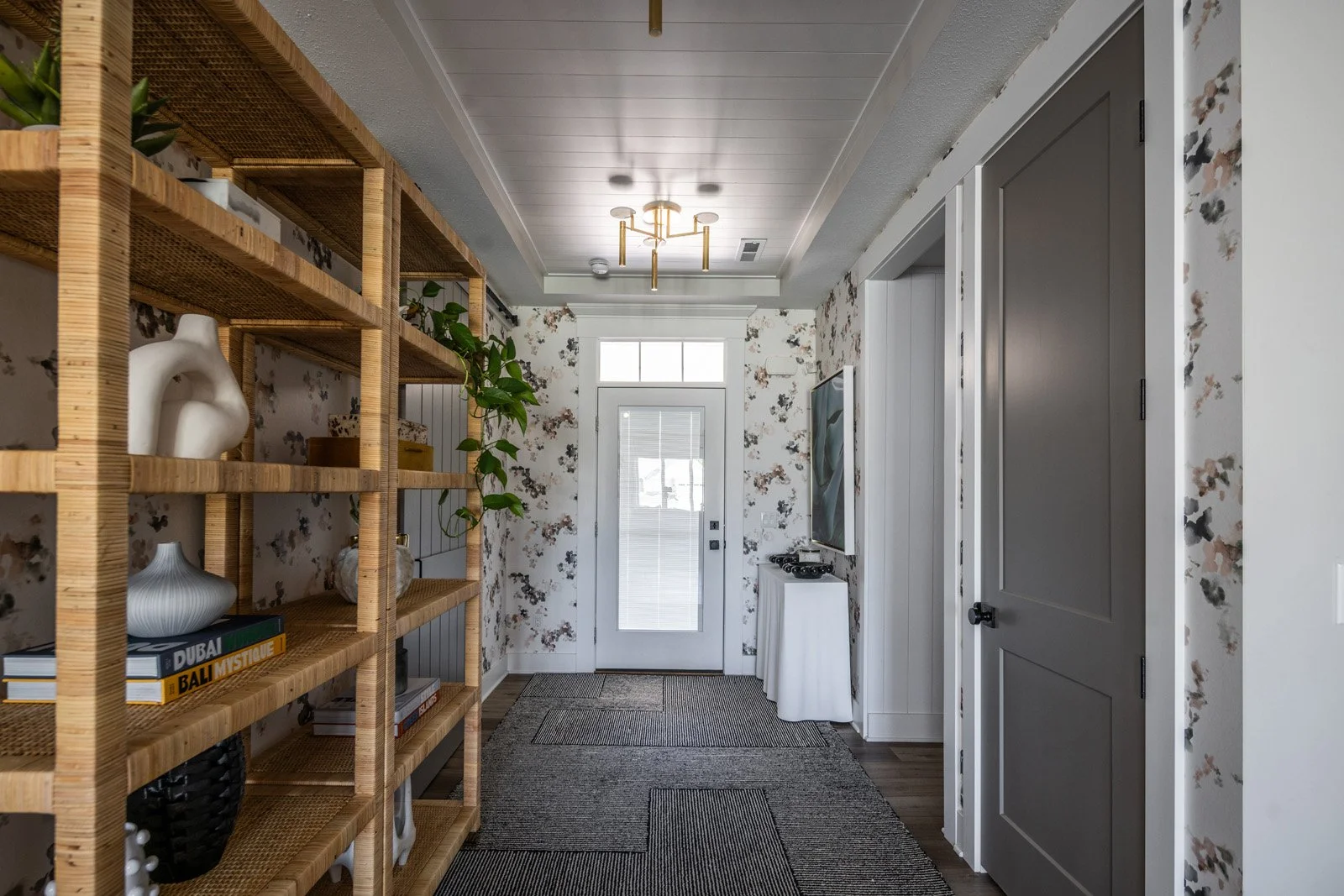 Golden Hour Foyer Adeas Interior Design8040.jpg