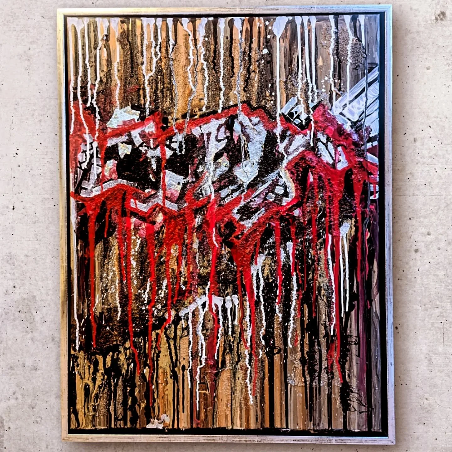 Nok mit mest komplicerede maleri hidtil da det involverede en masse forskellige teknikker. Pr&oslash;vede best muligt at ramme f&oslash;lelsen af at tage det r&aring; og upolerede udend&oslash;rs med indenfor i hjemmet.

80x60 cm
Mixed media 

#tradi