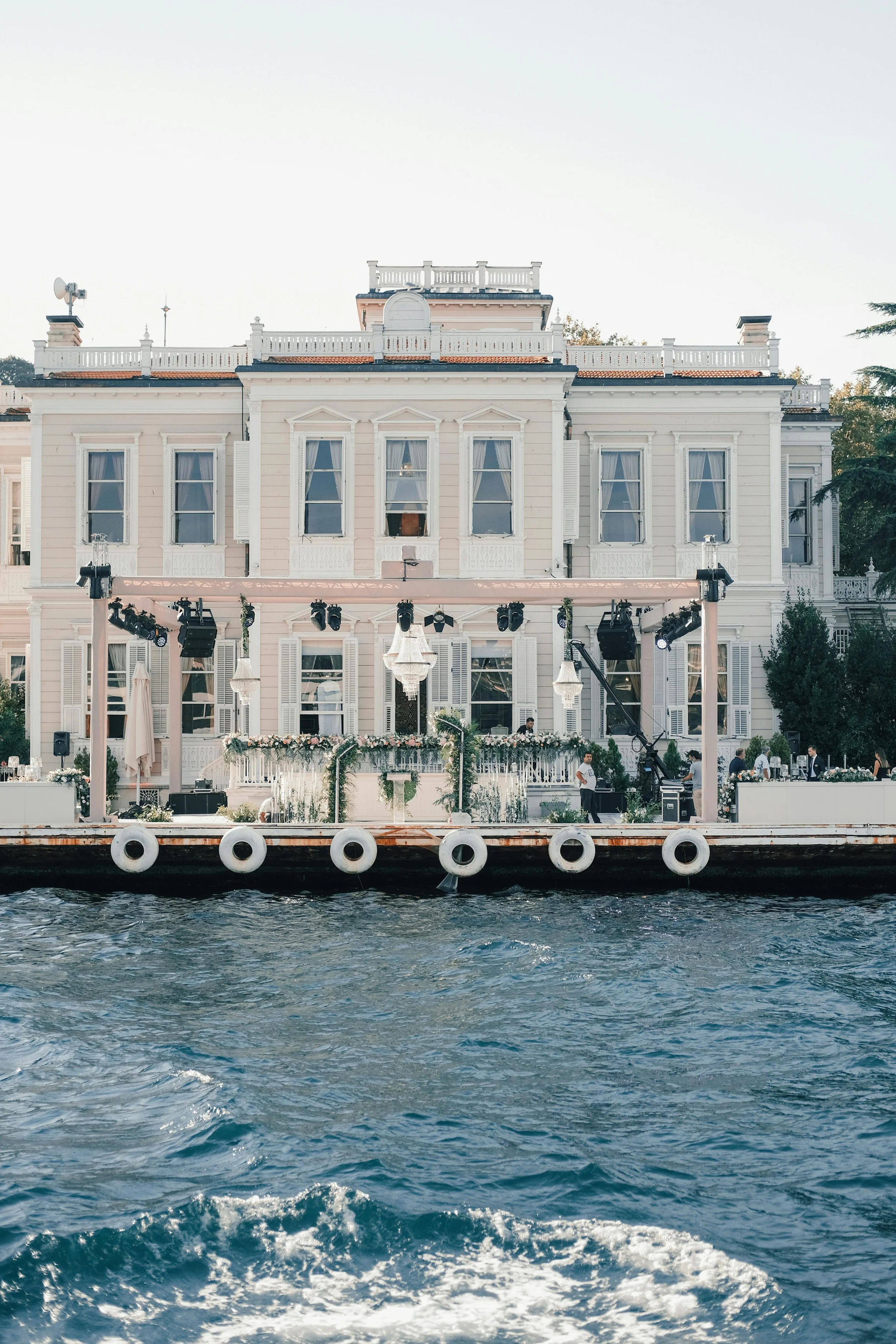 Wedding Planning Design in Istanbul, wedding planning process with precision and discretion. From sourcing the right wedding dress and assembling trusted hair stylists, make-up artists, and florists, to shaping the overall design, timeline, and flow