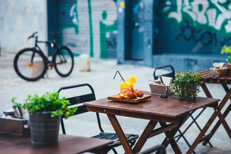 cafe-patio_925x.jpg
