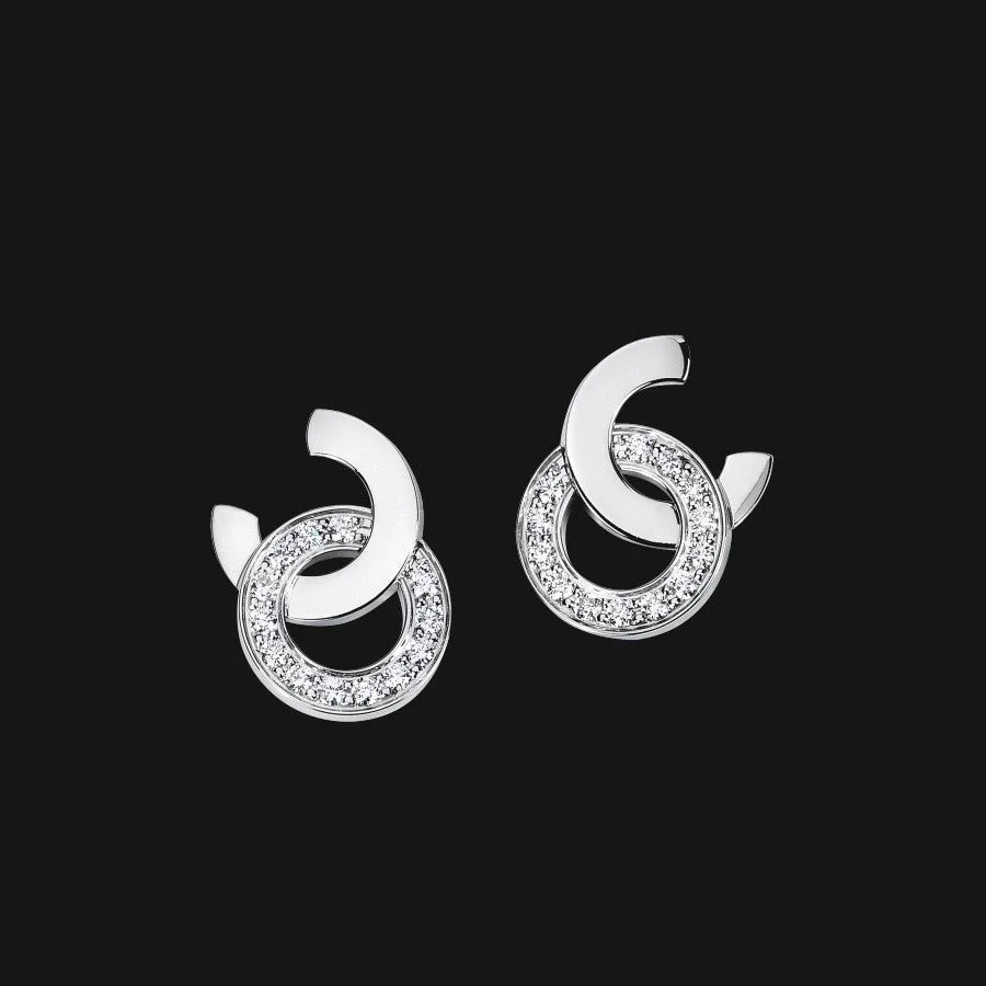 18k-white-interlinked-earrings_f954bffe-d751-48bd-903f-18b5c74e16cd.jpg