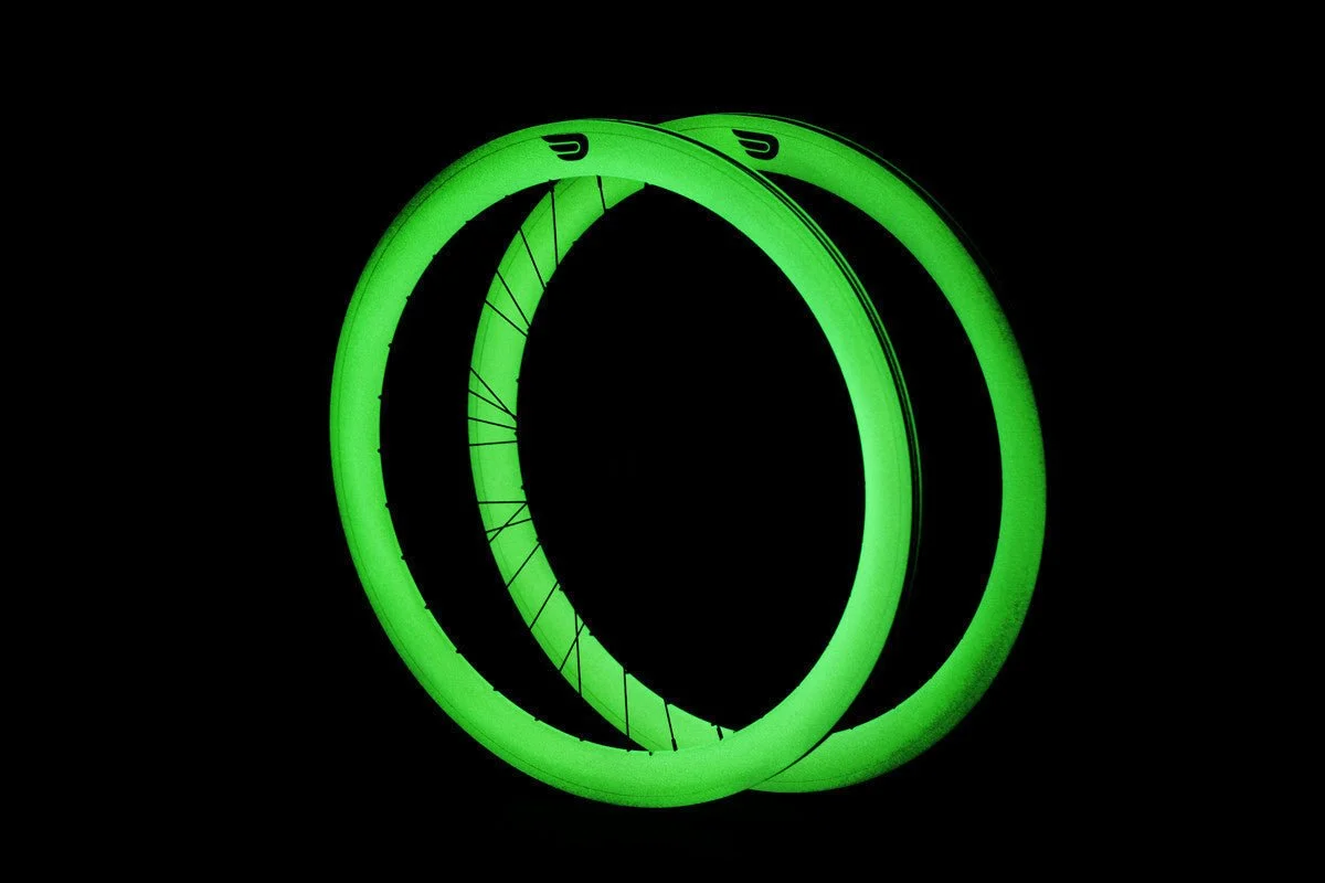 green_glow_1207_c1989717-1a02-41ff-823f-b36e23745eeb.jpeg