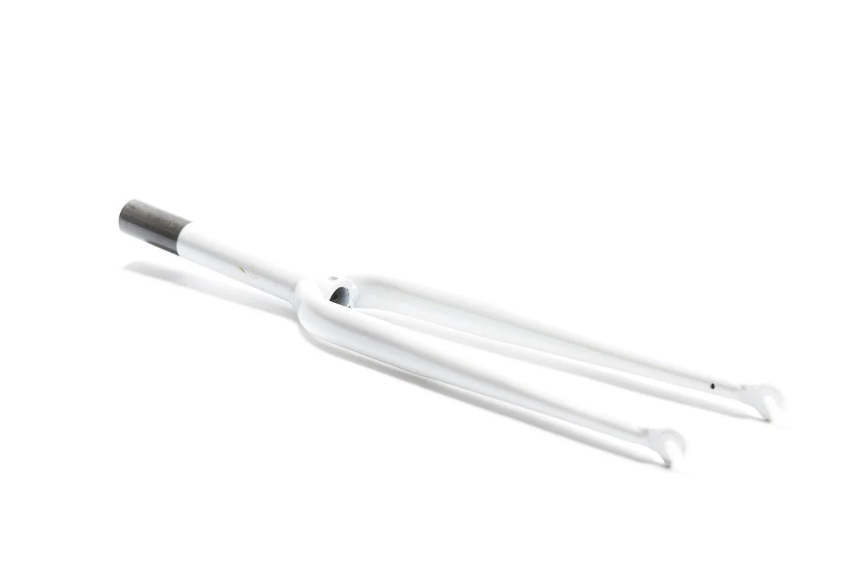 fork_white_web_97381bad-4af2-4f5f-9b29-bc75222ccb1d.jpeg