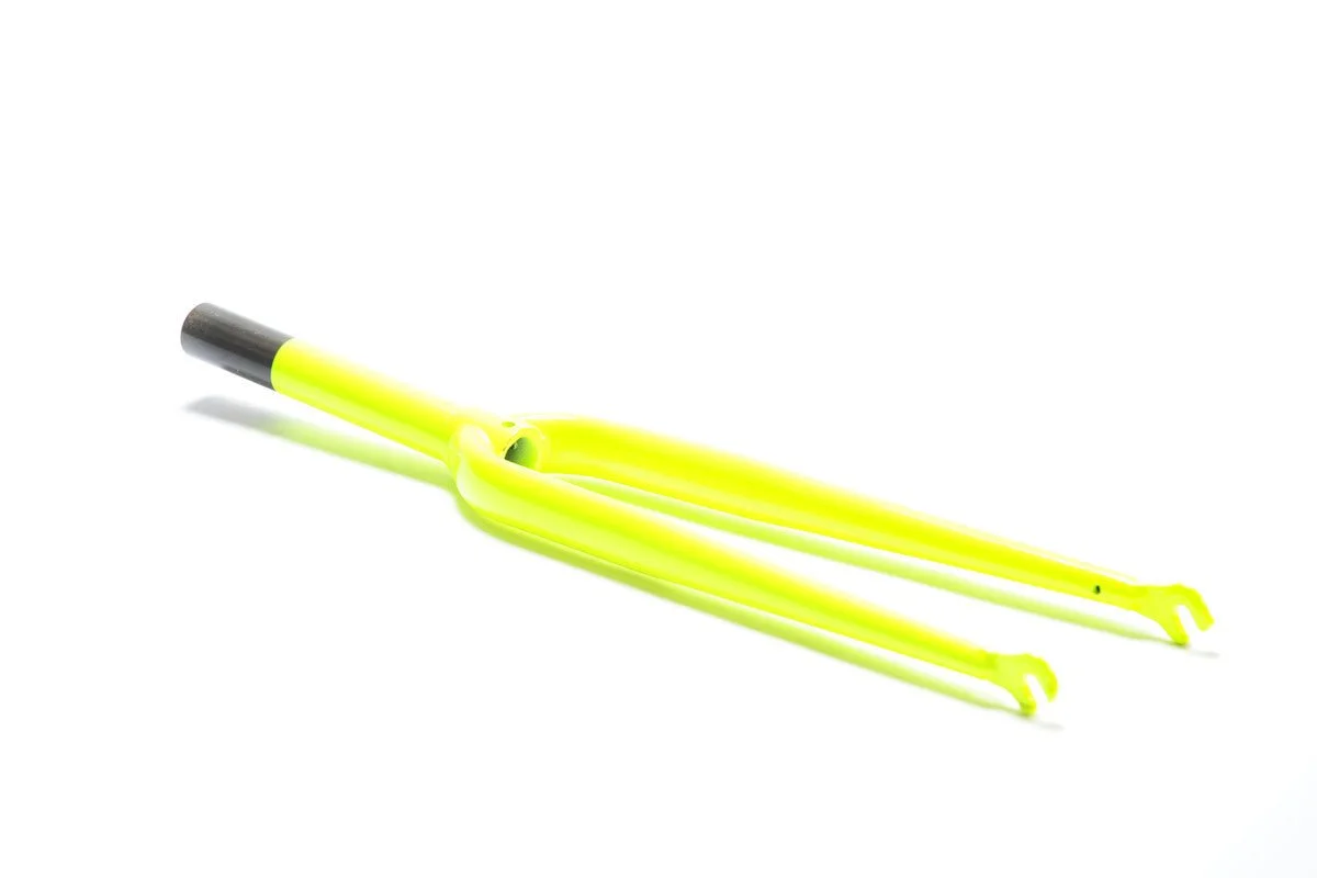 fork_neon_yellow_web_738b00c9-a823-4a3b-897c-6174b82e0c93.jpeg