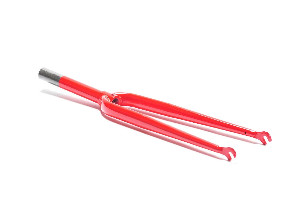 fork_red_web_f20b080f-121f-4e53-8e1e-33e78a45e880.jpeg