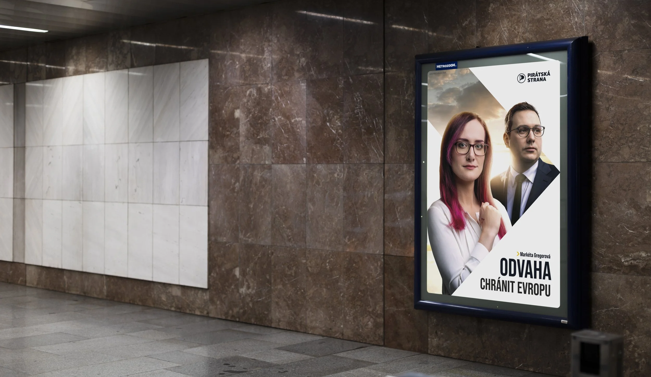 Série citylight plakátů (CLV) v pražském metru pro kampaň do Evropského parlamentu. Grafický design volebních vizuálů s fotografiemi kandidátů a výraznou typografií