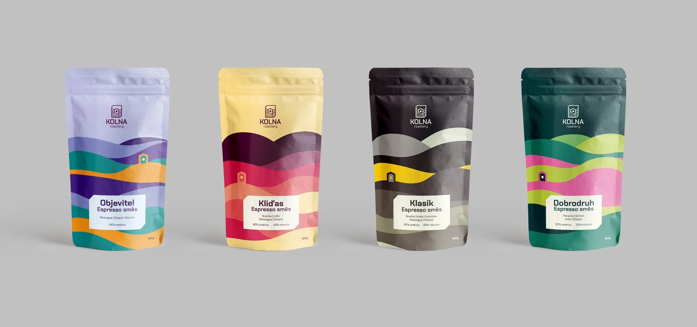 Kompletní produktová řada káv Kolna Roastery. Ukázka systémového designu obalů a barevného kódování pro různé typy kávy (fialová, žlutá, černá, zelená).