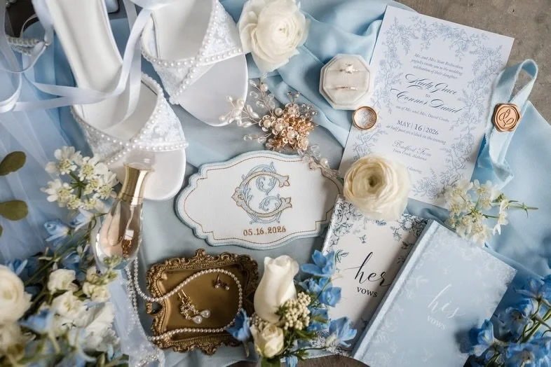 embroidered details from Kady&rsquo;s wedding day, beautifully shot by and at @bradfordfarm 🪡 a bouquet wrap, cake table runner, and dessert table cloth made for moments worth remembering 🤍

#embroidery #weddinggift #machineembroidery #weddingseaso