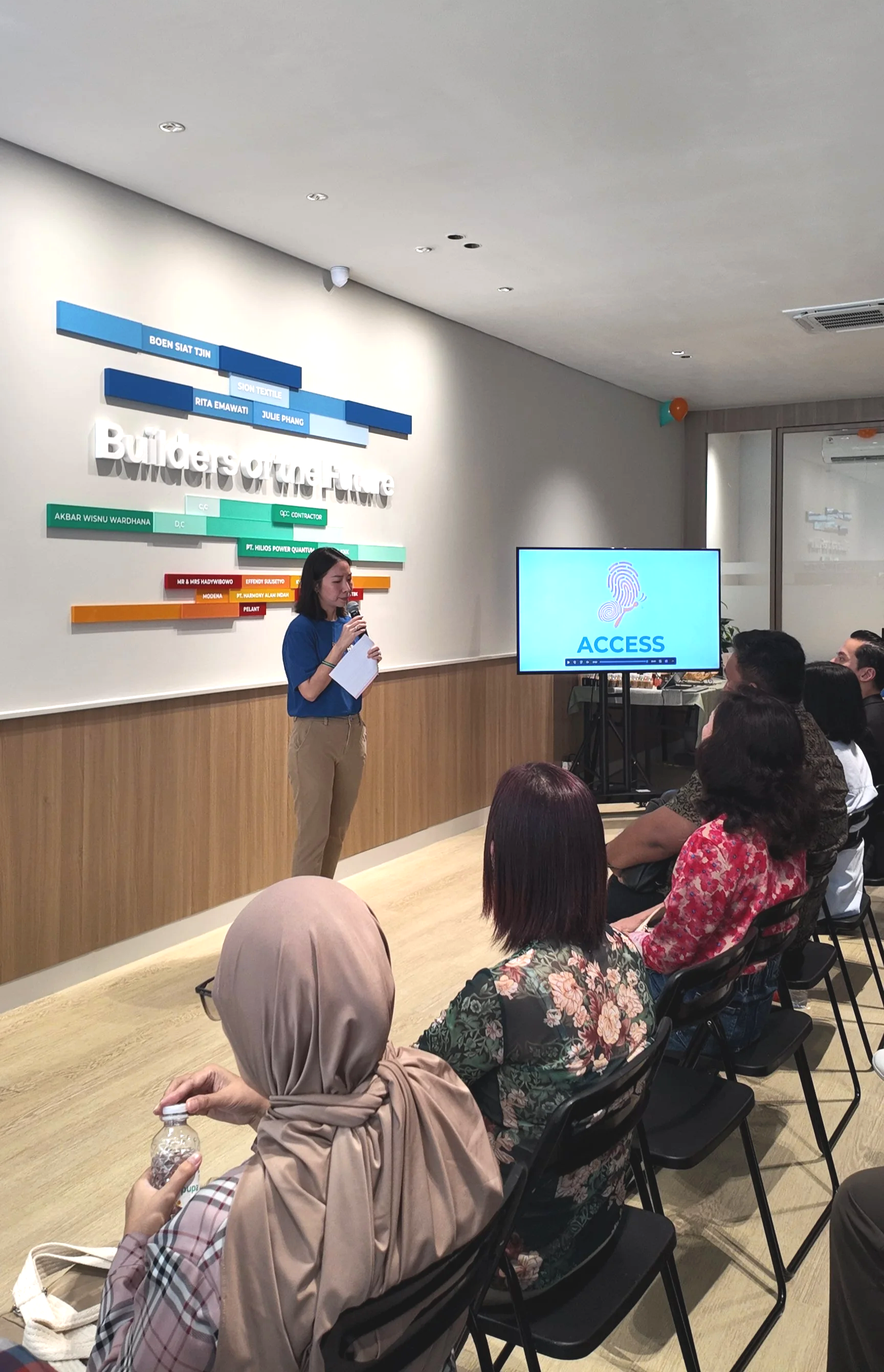 A PUPA Center facilitator presenting to participants during a future-focused learning session, highlighting access, inclusion, and pathways for neurodivergent young adults in education and work.