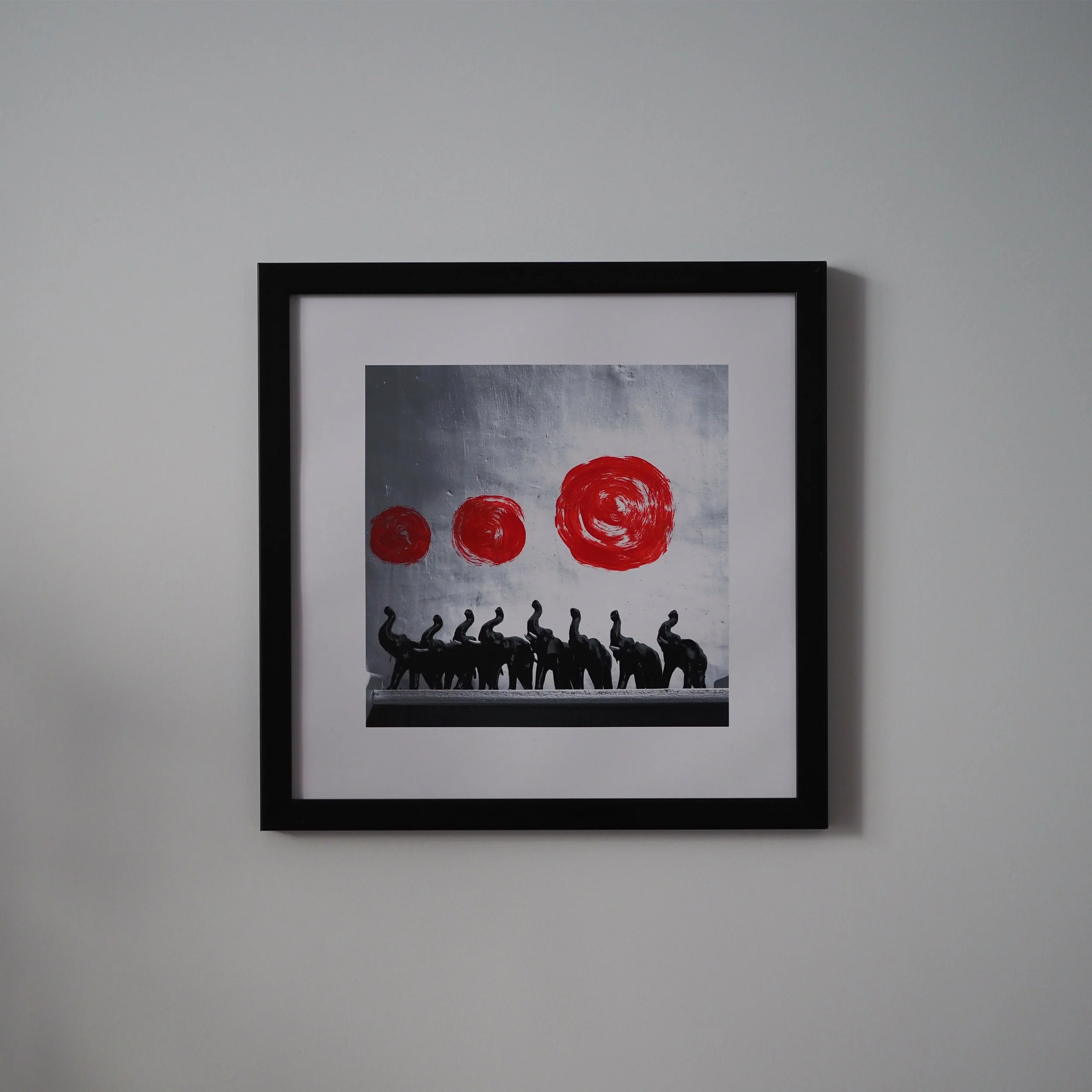 "Три солнца", 2026, 30/30, архивный пигментный отпечаток, акрил