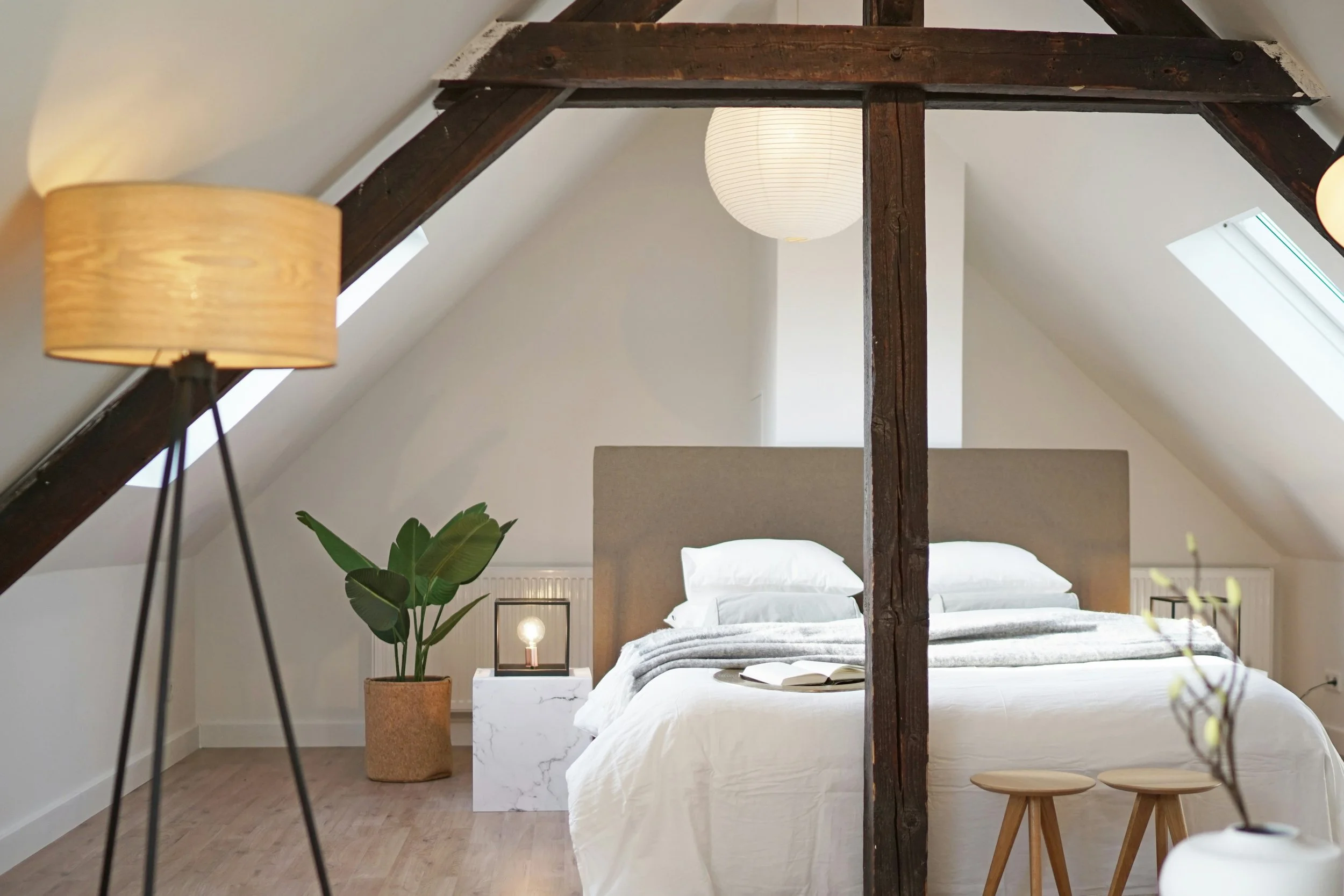 Modernes Loft-Zimmer als Symbolbild für Asset Management Light