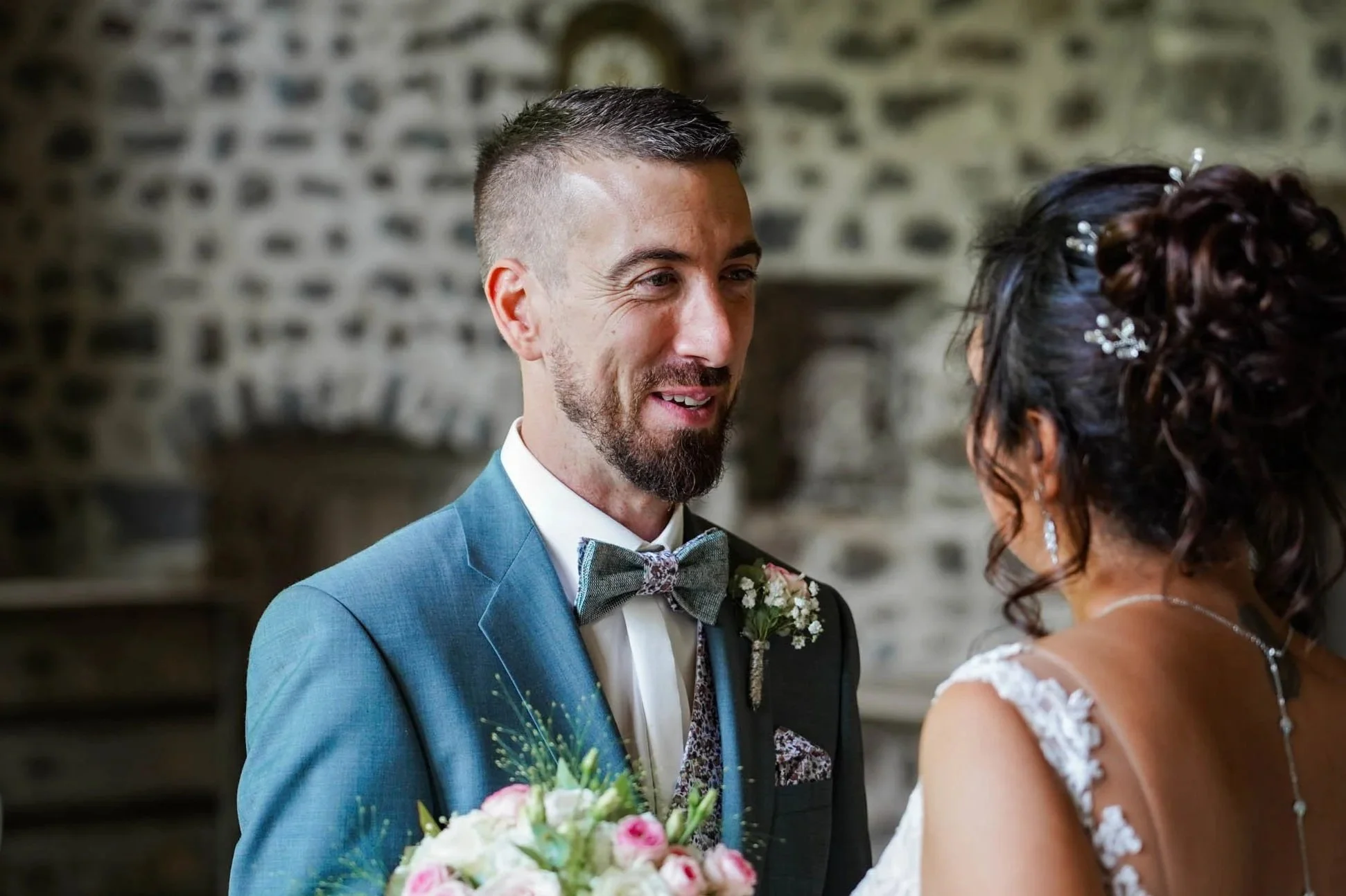 Costume marié bleu canard photographie mariage occitanie.