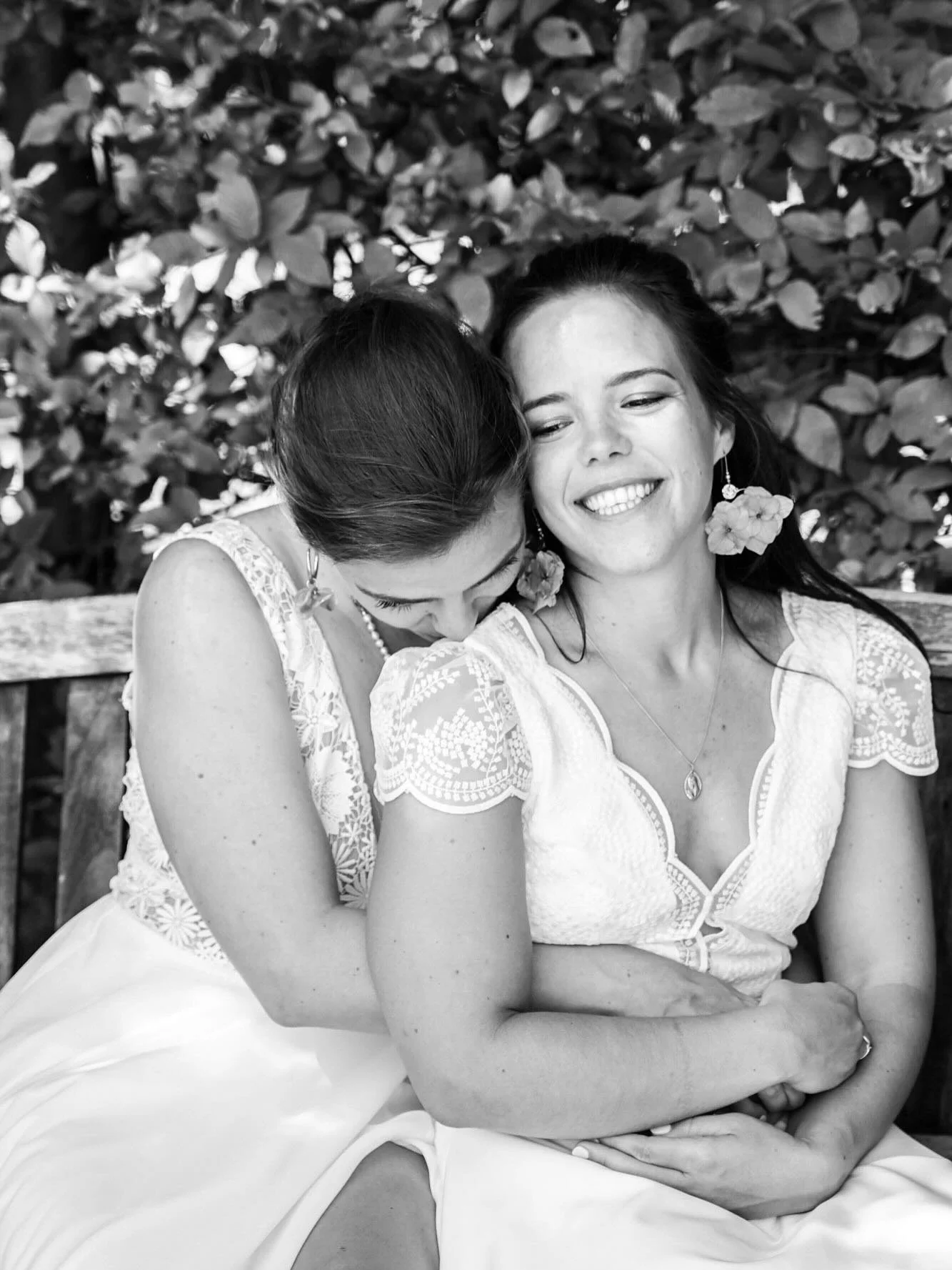 Petite s&eacute;rie en noir &amp; blanc que j&rsquo;adore 🖤

La photographie en noir et blanc, c&rsquo;est l&rsquo;intemporalit&eacute; par excellence. Elle raconte votre histoire autrement, avec une &eacute;l&eacute;gance soulign&eacute;e, et une &