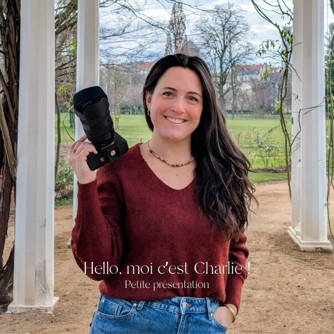 Vous montrer mon travail c&rsquo;est bien, mais savoir qui se cache derri&egrave;re ces photos, c&rsquo;est encore mieux ! On est d&rsquo;accord que personne ne choisi un photographe sans le/la conna&icirc;tre un minimum ? Voici une petite pr&eacute;