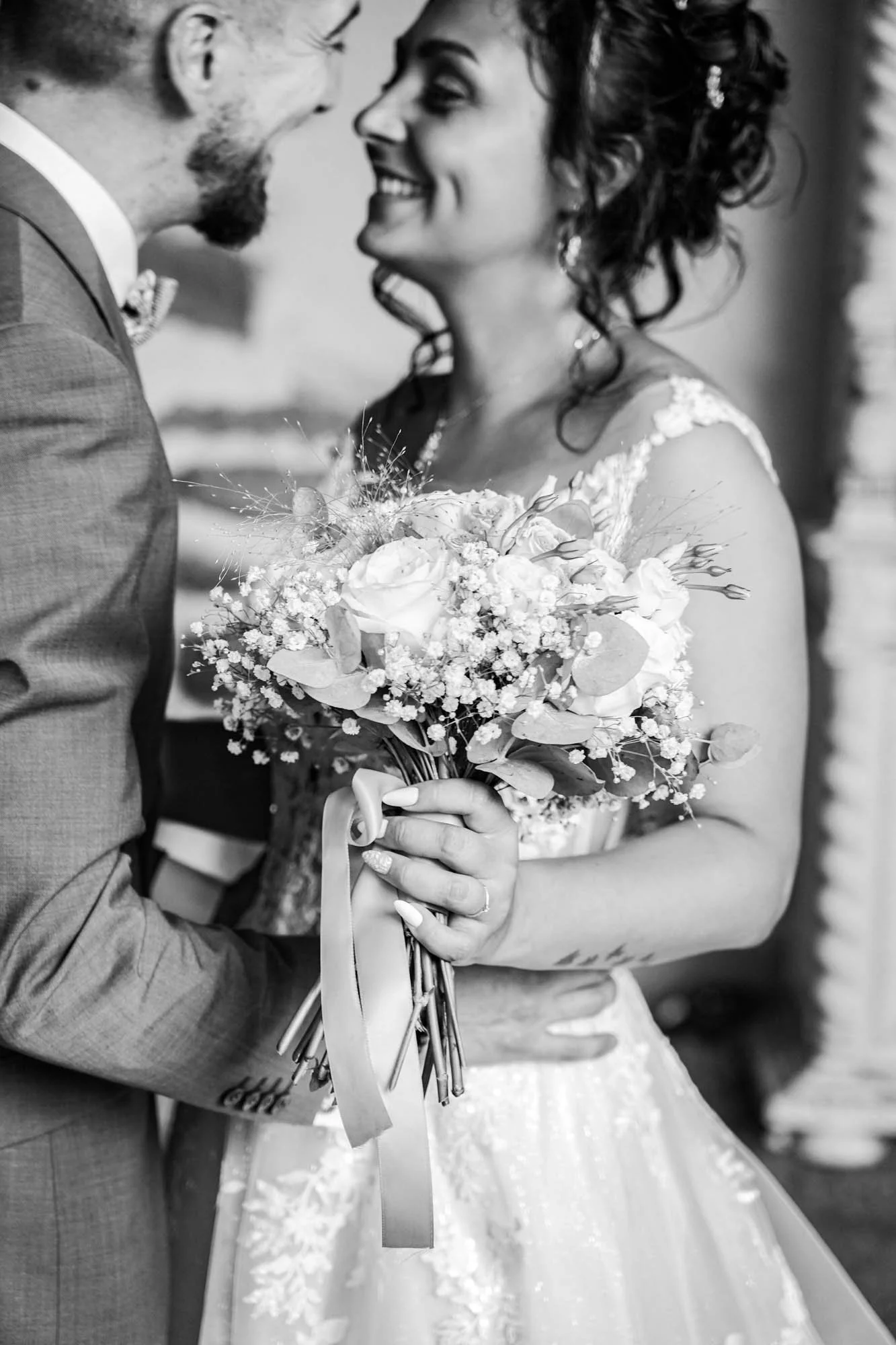 Séance photo couple en noir et blanc.