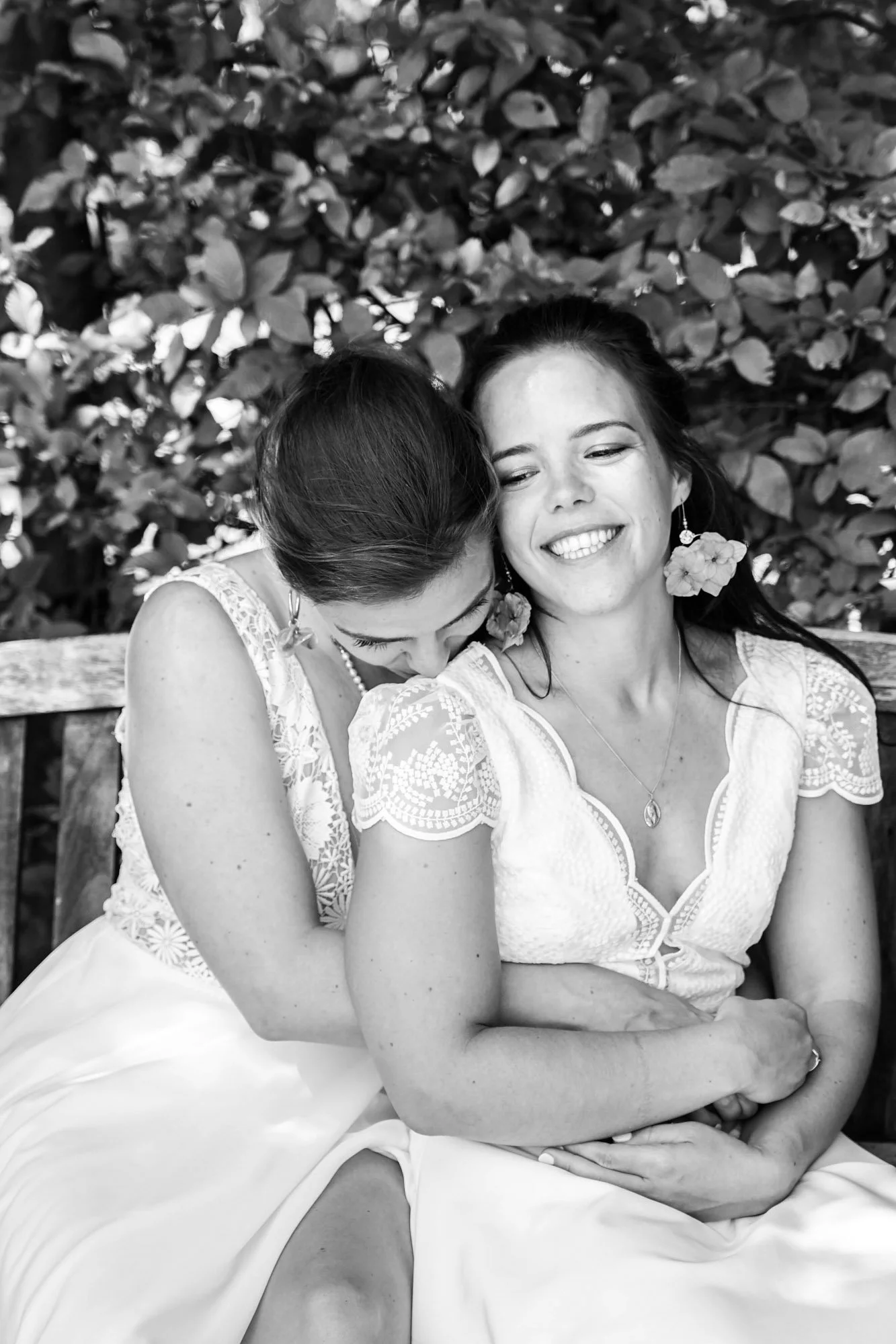 Mariage femmes lgbt en noir et blanc.