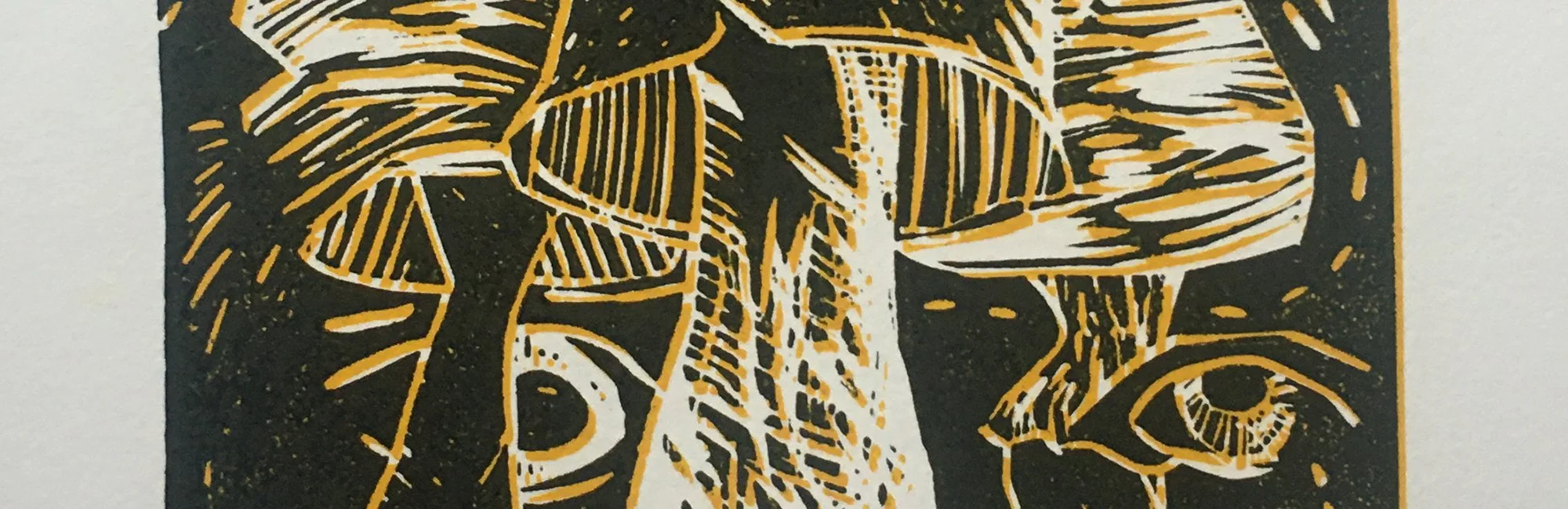 Czarno-żółty abstrakcyjny druk przedstawiający stylizowane oczy oraz misternie zdobione wzory geometryczne i grzyby. -- 
A black and yellow abstract print featuring a stylized eyes, and intricate geometric patterns and mushrooms 