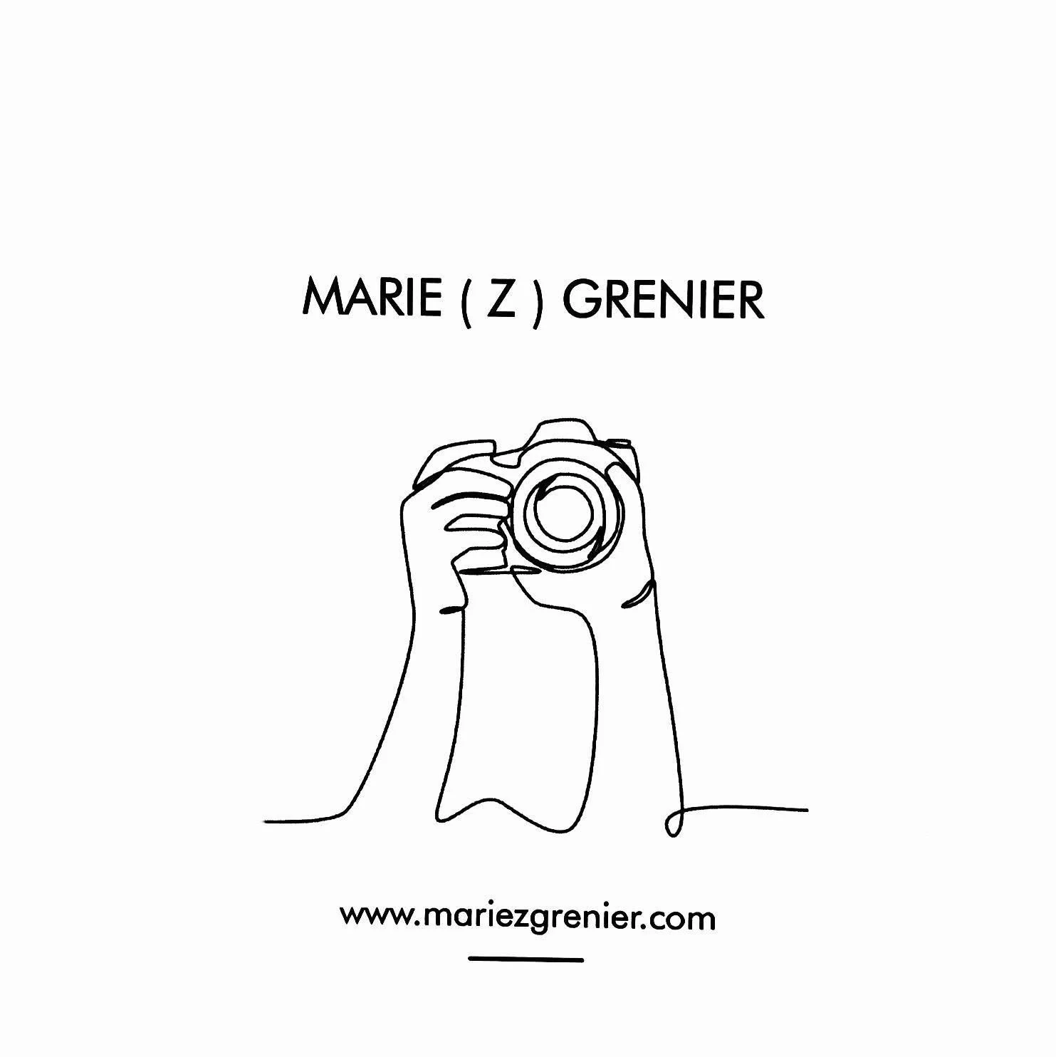 Logo simple avec une illustration d'une personne prenant une photo avec un appareil photo, accompagnée du texte "MARIE (Z) GRENIER" et du site web "www.mariezgrier.com".